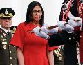 Rodríguez recibió la insignia de comandante en jefe de la Fuerza Armada de Venezuela. EFE/Palacio de Miraflores