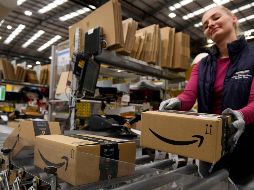 Amazon argumenta que ajusta su plantilla después del auge que supuso el confinamiento por la pandemia de COVID-19. AFP/Archivo