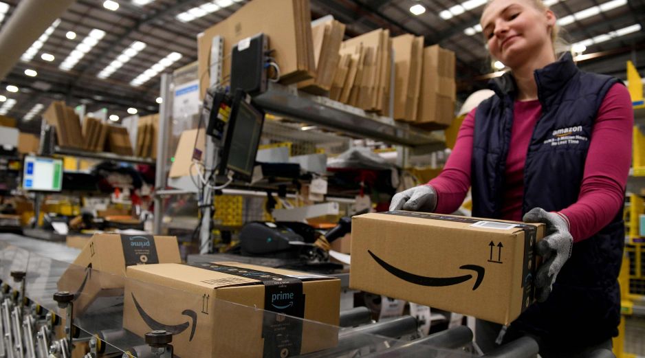 Amazon argumenta que ajusta su plantilla después del auge que supuso el confinamiento por la pandemia de COVID-19. AFP/Archivo