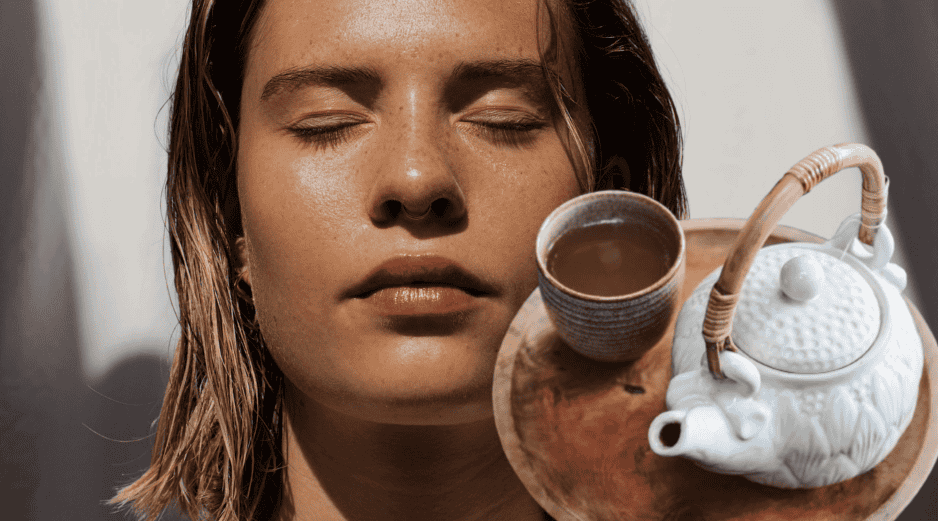 El té puede tener diversos beneficios para la salud, incluido el de la piel. UNSPLASH / F. KAAN / UNSPLASH / C. PIXIE