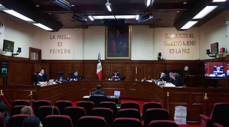 Sheinbaum subrayó que, desde septiembre de 2025, quedaron eliminados beneficios como seguros privados de gastos médicos mayores, apoyos alimenticios y vehículos de lujo. SUN/D. Simón