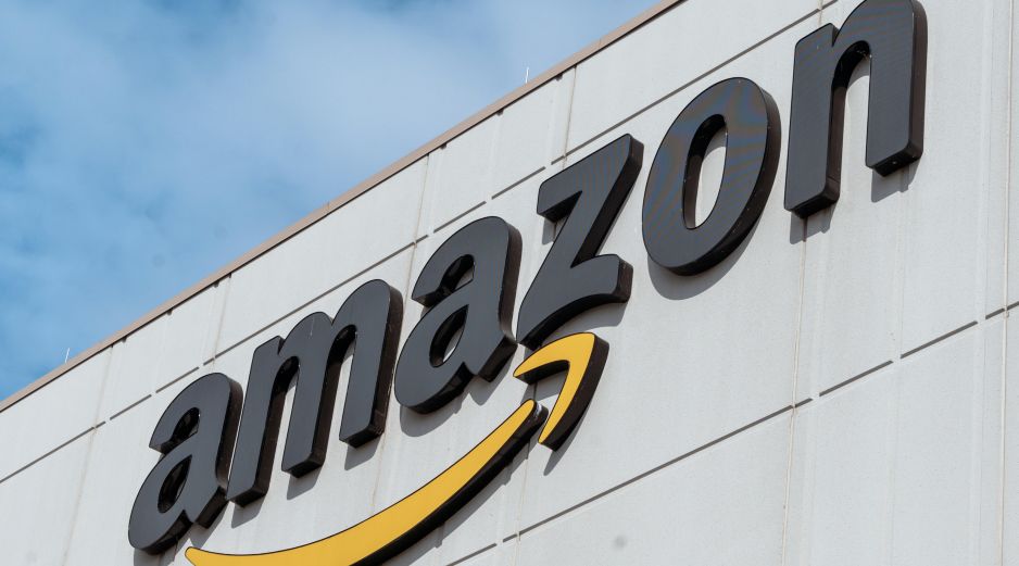 Pese a que Andy Jassy, director ejecutivo de Amazon, aseguró recientemente que la empresa no está sustituyendo trabajadores por IA, reportes internos citados por el mismo medio revelan mecanismos de monitoreo sobre el uso de herramientas de IA por parte de los empleados. Unsplash