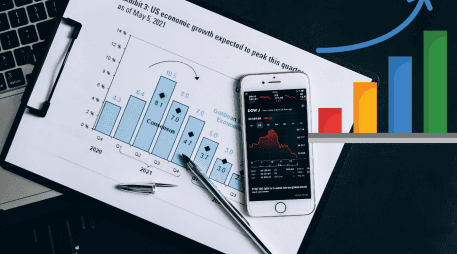 Entre los riesgos destaca el deterioro de la actividad petrolera y la incertidumbre asociada a la revisión del T-MEC. CANVA