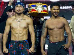 Teófimo López y Shakur Stevenson durante la ceremonia de pesaje. EFE/A. Colmenares