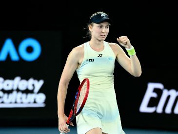 Con el triunfo en el Abierto de Australia 2026, Rybakina escalará dos posiciones y el lunes aparecerá como la número tres del circuito. EFE / J. Carrett