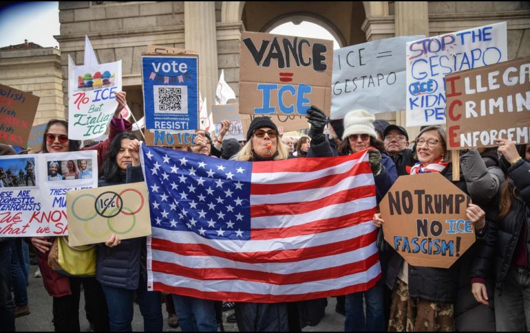 Esta manifestación es la primera en Milán de varias que ya han sido anunciadas en la capital de Lombardía, sede de los Juegos Olímpicos invernales. EFE / M. Corner