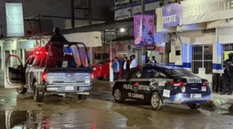 Mientras la policía estatal acordonó la zona, los elementos de la Fiscalía General del Estado (FGE) abrió la carpeta de investigación correspondiente. SUN / ESPECIAL