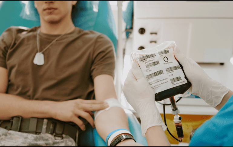 Se recomienda consumir alimentos ligeros y saludables horas antes de la donación, como frutas, verduras, cereales y proteínas bajas en grasa. CANVA