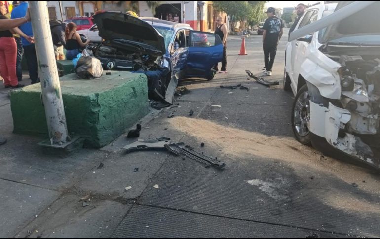 Elementos de PC y Bomberos de GDL, junto con paramédicos municipales y del SAMU Jalisco, atendieron los siniestros. CORTESÍA/  PC y Bomberos de Gdl