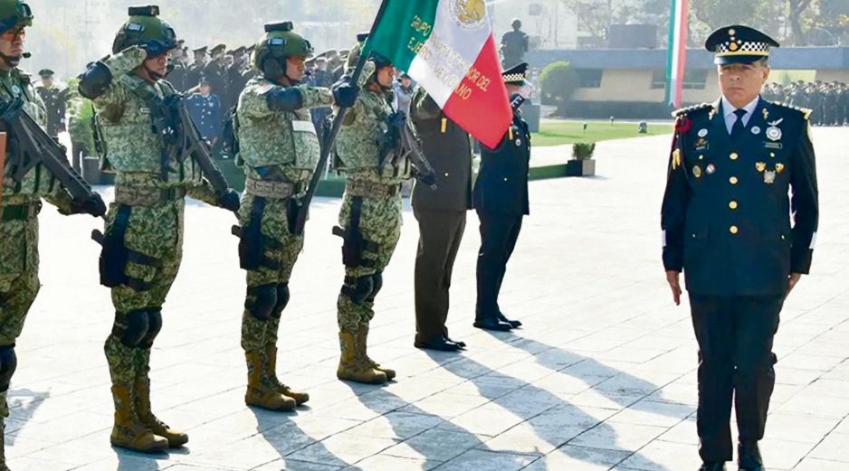 El general Guillermo Briseño Lobera asumió la comandancia de la Guardia Nacional durante la ceremonia encabezada por el secretario de la Defensa, Ricardo Trevilla Trejo. EL UNIVERSAL