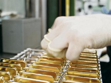 Precio del oro alcanza máximos históricos