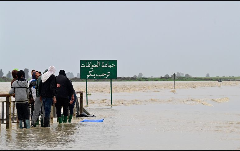 debido a la gravedad de la situación es posible que las autoridades decidan evacuar a todos los residentes de la ciudad. EFE/EPA/J. Morchidi