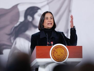 Luz Elena González Escobar, titular de la Secretaría de Energía (Sener), señaló que en 2025 se recuperó la integración vertical de Pemex, lo que permitió reducir costos y mejorar la eficiencia. EFE/ I. ESQUIVEL