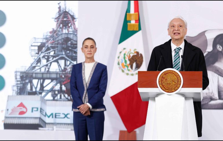 La presidenta Claudia Sheinbaum durante su conferencia matutina, la acompaña el director de Pemex. Víctor Rodríguez Padilla, SUN/D. Sánchez