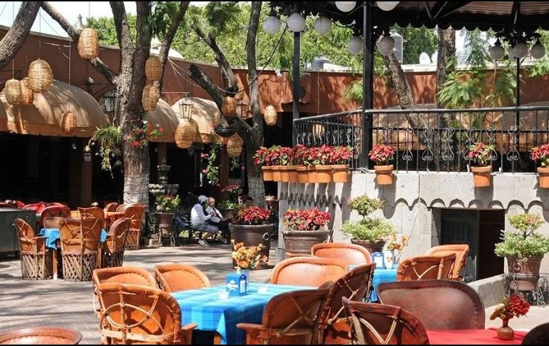 Siempre en movimiento, con los acordes de un mariachi o norteño ahuyentando el silencio. El Parián es fiel reflejo del alma alegre que tienen los habitantes de Tlaquepaque. Y sí, es contagioso.Tlaquepaque . CORTESÍA