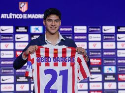 Durante su presentación oficial este miércoles 4 de febrero en el estadio Metropolitano, Obed Vargas destacó el sacrificio de su familia, que migró de México a Alaska en busca de mejores oportunidades, y que lo llevó a firmar con el conjunto español. EFE / S. Pérez