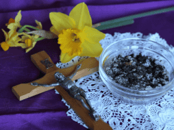 Este rito recuerda la fragilidad de la condición humana y plantea la necesidad de replantear el rumbo de la vida. PIXABAY