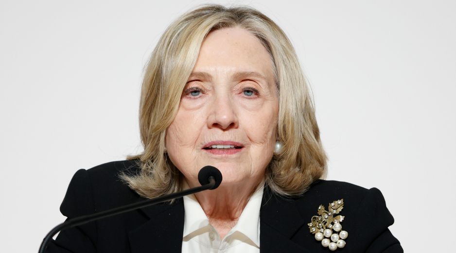 Clinton respondió a legisladores republicanos y señaló que no se opone a rendir testimonio público en el Congreso por el caso Epstein. EFE/ARCHIVO