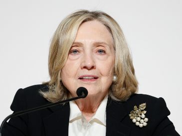 Clinton respondió a legisladores republicanos y señaló que no se opone a rendir testimonio público en el Congreso por el caso Epstein. EFE/ARCHIVO