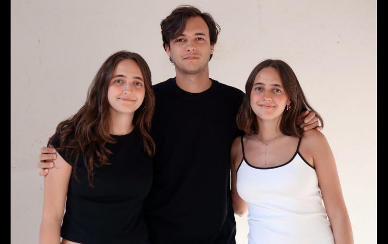 Jimena, Tomás e Inés Ugarte. GENTE BIEN JALISCO / 1ª exposición “Mosca. Gallo. Pluma. Ligero”