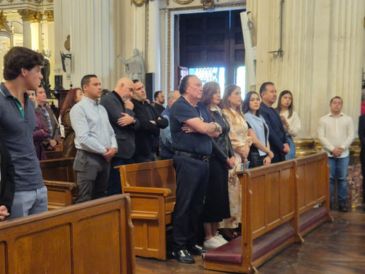 En el recinto se colocaron retratos de don Jesús Michel González y de su esposa, doña Elvira Velasco Rolón, adornados con arreglos florales. EL INFORMADOR / J. VELAZCO