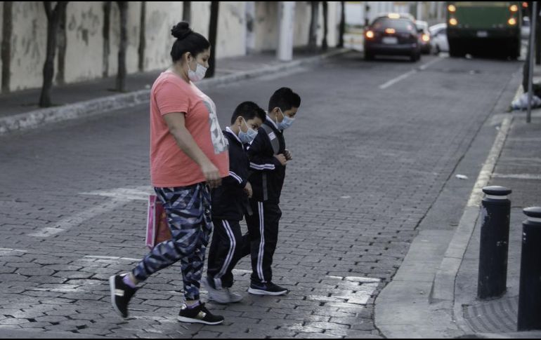 El uso de cubrebocas tiene como finalidad disminuir la dispersión del virus y romper las cadenas de transmisión. EL INFORMADOR/ARCHIVO