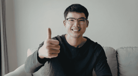 La Constitución de 1917 estableció que los ciudadanos varones mayores de edad tenían derecho a participar en los procesos electorales, consolidando así uno de los principios fundamentales de la vida democrática mexicana.  CANVA