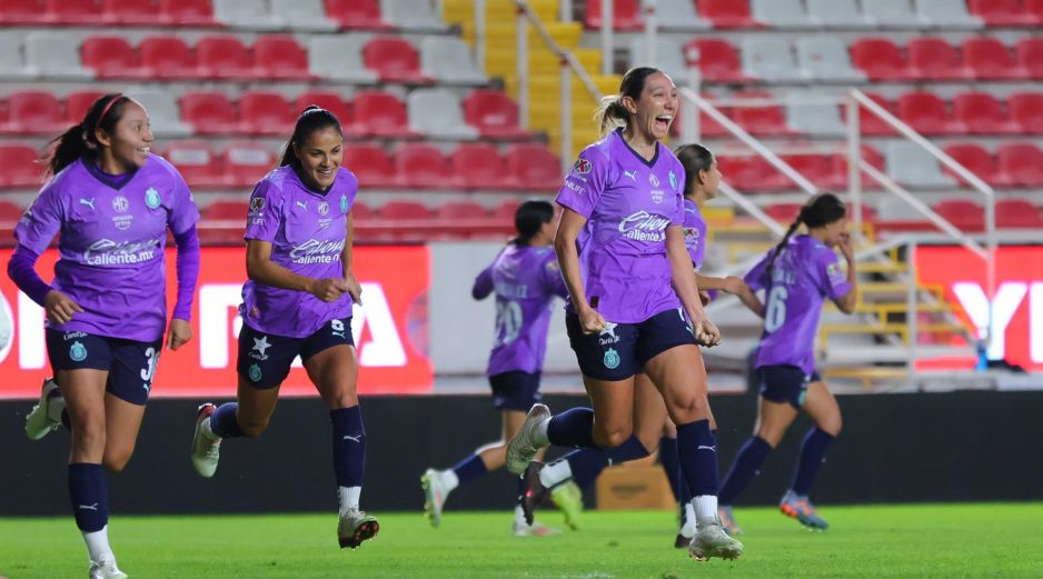 Adriana Iturbide remató de cabeza en tiro de esquina para poner el segundo a la cuenta. IMAGO7/R. Dávila