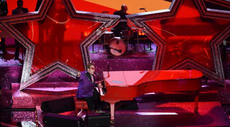 En su testimonio escrito, Elton John denunció que el 'Mail' le investigó clandestinamente en periodos de hospitalización. AP/ARCHIVO