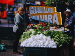 “El Baratillo” se conforma por cuatro mil 500 puestos formales, reconocidos por la alcaldía; sin embargo, hay decenas, quizá cientos más sin registro. EL INFORMADOR / ARCHIVO