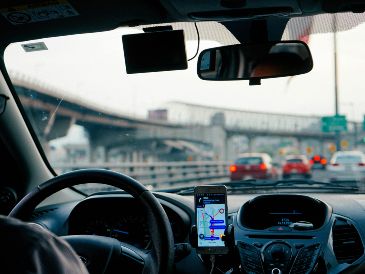 Uber ha enfrentado acusaciones similares de no contar con suficientes medidas de protección para garantizar la seguridad de los pasajeros. Unsplash