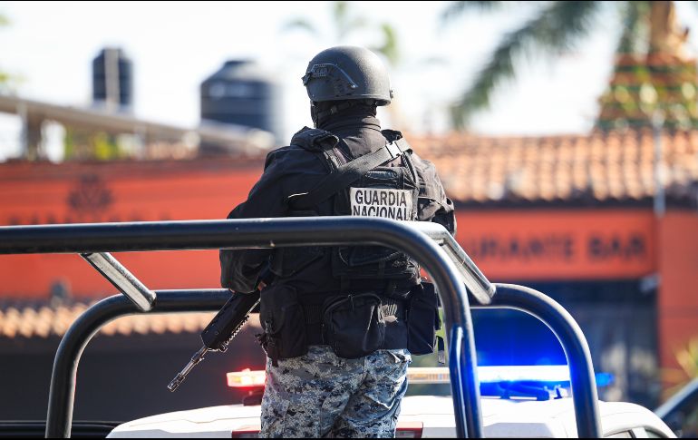 El aseguramiento y revisión del inmueble estuvo a cargo de elementos de la Guardia Nacional y de la Defensa Nacional, donde, según la información extraoficial, se decomisaron armas y equipo táctico, así como una camioneta de alta gama y granadas. EL INFORMADOR / J. Acosta