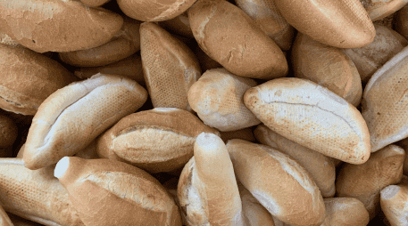 El origen del bolillo tiene influencias francesas, es por eso que se le suele asociar a un tipo de pan francés, debido ciertas semejanzas que tienen. PIXABAY