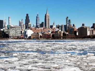 El consistorio de la Gran Manzana mantiene activo el "Código Azul", alerta por riesgo de congelación, desde que lo activó el pasado 19 de enero por la situación meteorológica. AFP / ARCHIVO