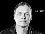 3 Doors Down recordó a Arnold como una figura central en la historia del grupo, al que se integró desde sus inicios como vocalista y baterista original. ESPECIAL / FACEBOOK 3 Doors Down