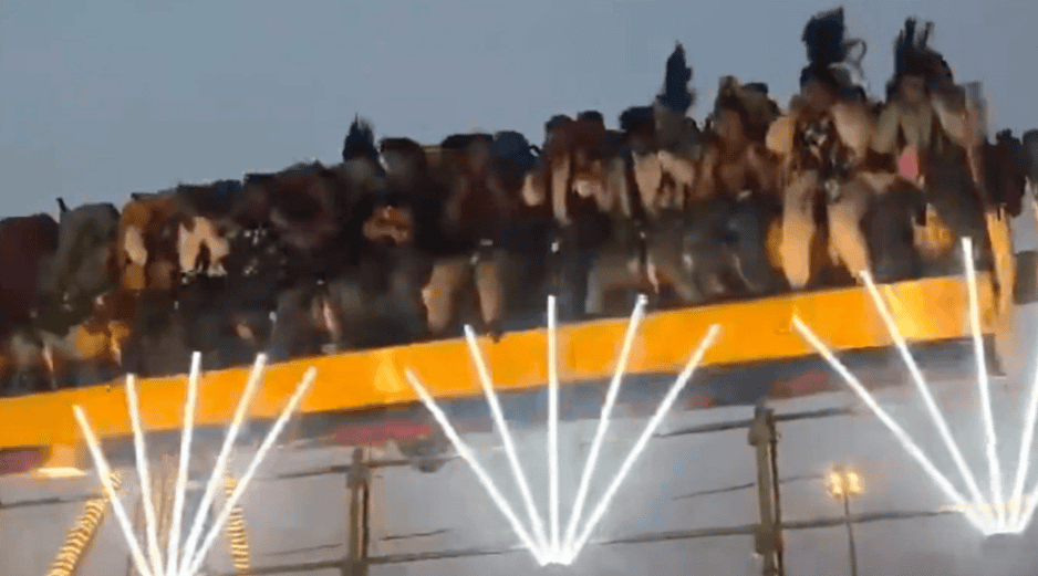 Las autoridades confirmaron que al menos una persona perdió la vida y más de una docena resultaron heridas tras el colapso de la atracción mecánica. ESPECIAL