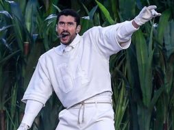 La actuación de Bad Bunny en el Super Bowl LX no solo destacó por su potencia musical y su celebración de la identidad latina, sino también por un momento que desató una oleada de interpretaciones y debates en redes sociales. EFE / C. Torres