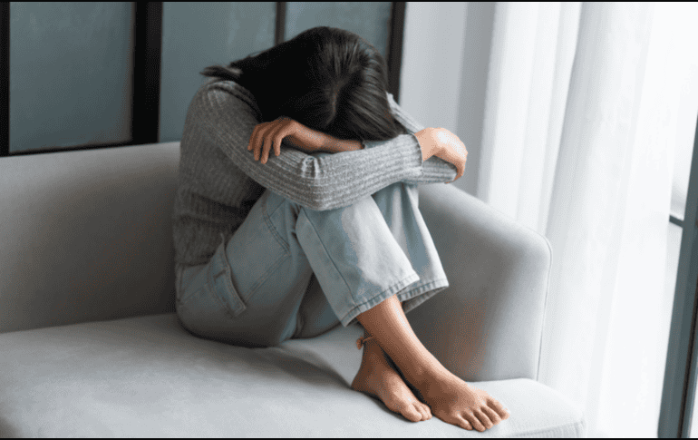 Si la falta de amigos causa malestar, es recomendable acudir a terapia para trabajar habilidades sociales o sanar heridas de apego. CANVA