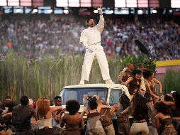 El artista puertorriqueño se convirtió en el protagonista del espectáculo de medio tiempo más visto de todos los tiempos al encabezar el show del Super Bowl LX. AP / ARCHIVO