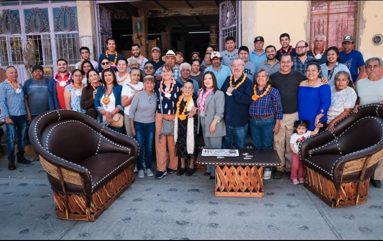 Las técnicas tradicionales de elaboración del equipal en Zacoalco de Torres se distinguen por el uso de piel curtida, así como por el empleo de materias primas locales como palo de rosa, palo dulce, mezcal cenizo, varas de tasiste, carrizo, ixtle y piel. CORTESÍA