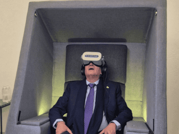 El presidente municipal de Zapopan, Juan José Frangie, explicó que esta nueva tecnología contribuirá a disminuir el estrés del personal. EL INFORMADOR / J. VELAZCO