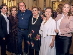 Xóchitl, Patricia, Enrique, Cecilia, Gloria y Gabriela Michel Velasco. GENTE BIEN JALISCO / C. JIMENO