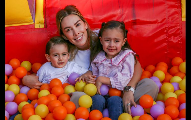 María Isabella, Diego Villagómez y Fer Contreras. GENTE BIEN JALISCO / Baunzii Land