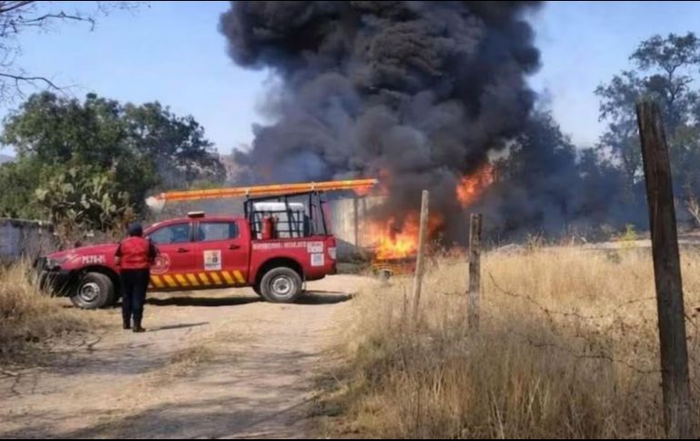 Una explosión presuntamente causada por el almacenamiento de combustible ilegal movilizó a los cuerpos de seguridad y rescate en la comunidad de Sayula Pueblo, en el municipio de Tepetitlán, Hidalgo. ESPECIAL