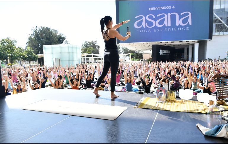 Clase masiva de yoga de Xuan Lan. GENTE BIEN JALISCO/M. RACHED.