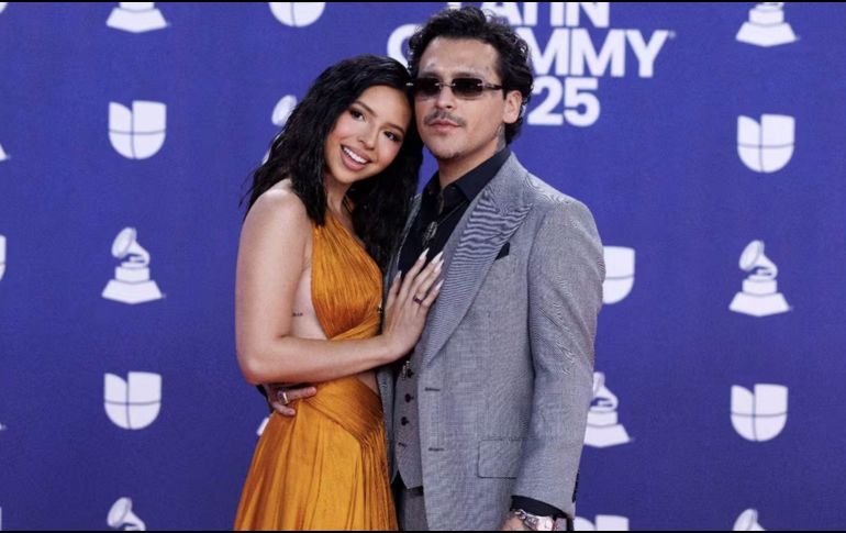 Desde la boda de Nodal, sus padres han aparecido poco públicamente, lo que aumenta la curiosidad sobre la dinámica familiar del cantante. EFE/ARCHIVO