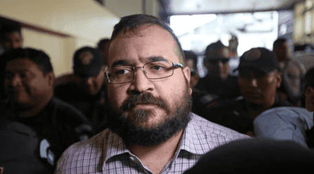 El exmandatario enfrenta un nuevo proceso penal que podría mantenerlo tras las rejas más allá del tiempo inicialmente previsto, complicando sus planes de reintegrarse a la vida pública. EFE / ARCHIVO