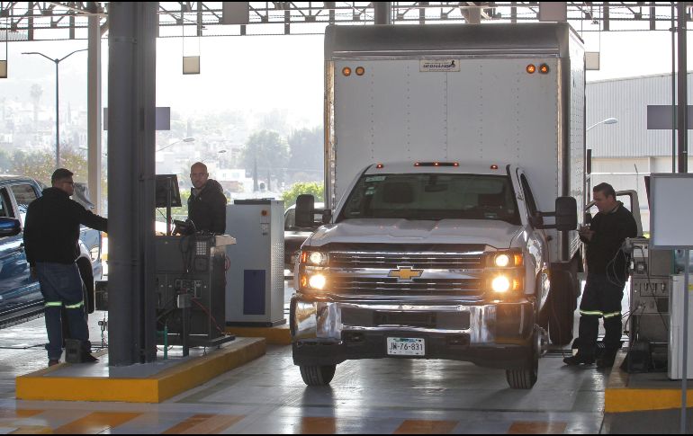 Por lo general, los automóviles tienen una palanca para activar las luces altas en el lado izquierdo del volante. EL INFORMADOR/ARCHIVO