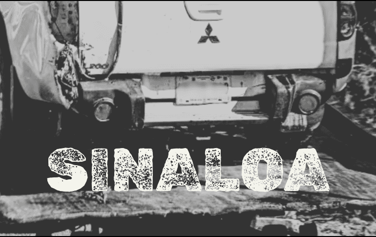 El hallazgo ocurrió cuando automovilistas que transitaban por la autopista notaron que alrededor de la caja de la camioneta había muchas moscas. ESPECIAL/SUN