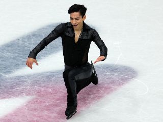 Donovan Carrillo culminó con su característica variación de campana y deslizándose en una rodilla con una gran sonrisa. EFE / W. Hao
